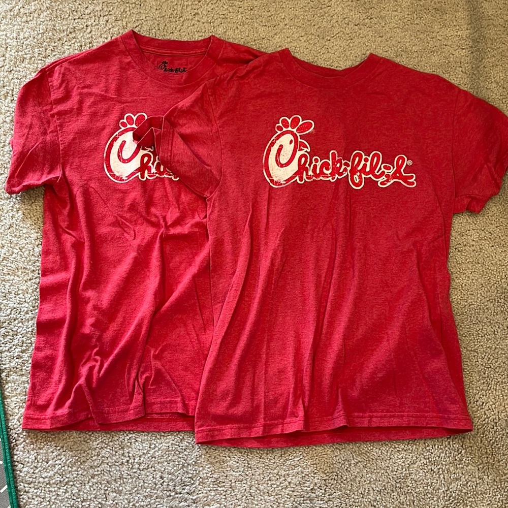 Set of 2 Unisex Medium Chick-fil-A T-Shirts